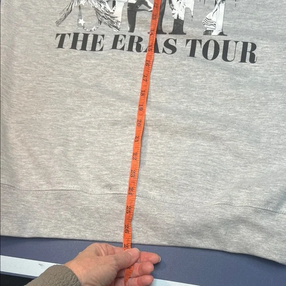 Taylor Swift Gray Sweatshirt - The Eras Tour. Nashville Show - Picture 7 of 7